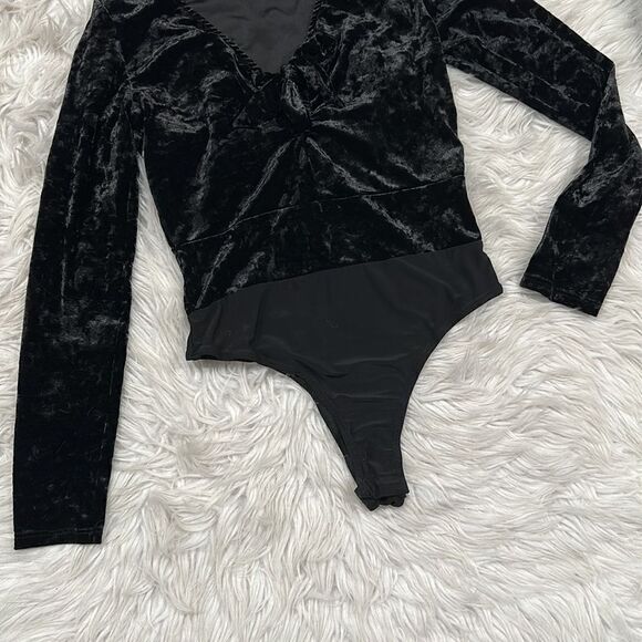 The Impeccable Pig Black Velour Keyhole Cut Out Self Tie Front Bodysuit Sz M - Picture 4 of 12